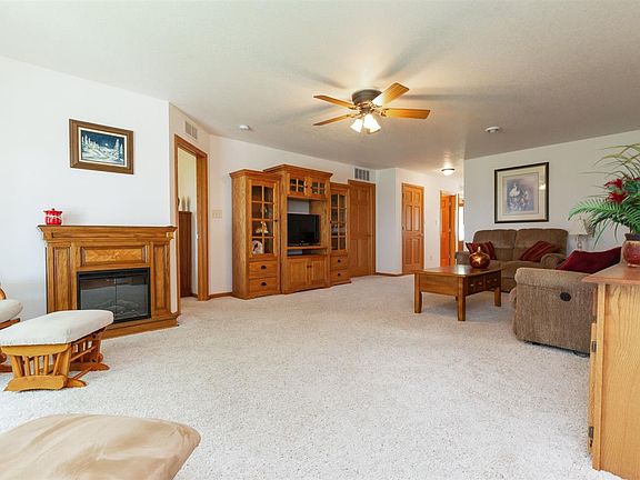 3rd image of 301 Pine St