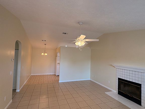 2nd image of 4713 E 6th St #4713