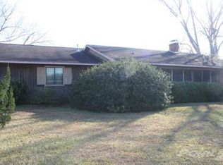 2140 Stadsklev Rd, Marianna, FL 32448