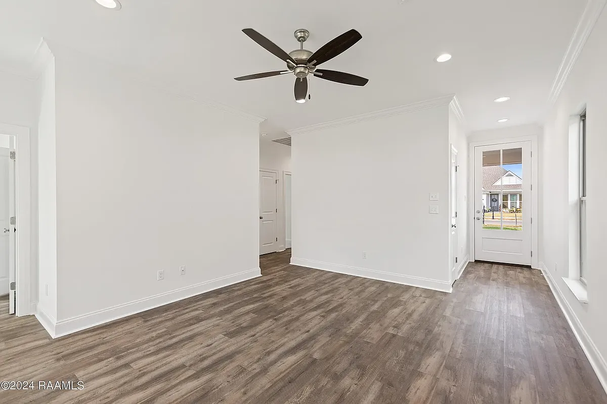 Building Photo - 120 Sojourner Dr