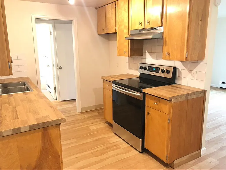 713 Collyer St #B — Photo 12