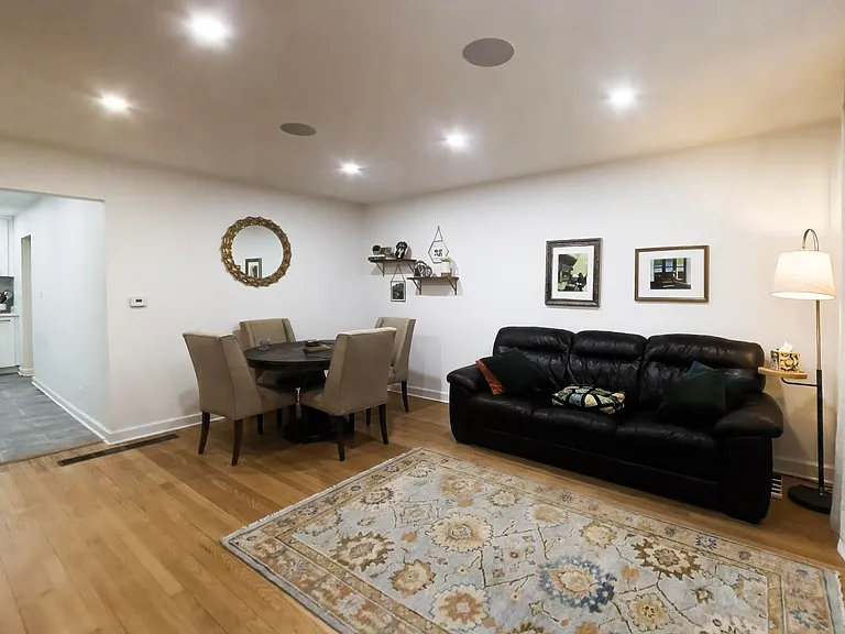 3321 N Whipple St — Photo 2