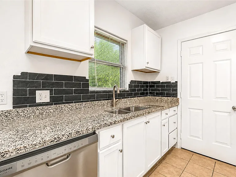 1206 Gary Ave — Photo 11