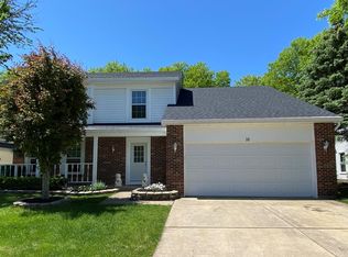 16 E Canterbury Ln, Buffalo Grove, IL 60089