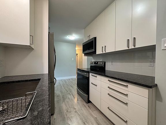 4th image of 131 Kinzie Ave