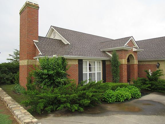 3rd image of 606 Village Blvd