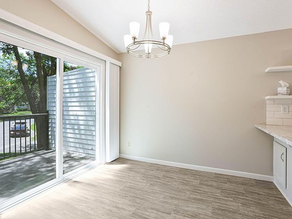 5th image of 564 98th Ln NE