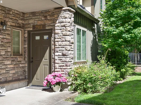 7911 NE Rockne Way, Hillsboro, OR 97006