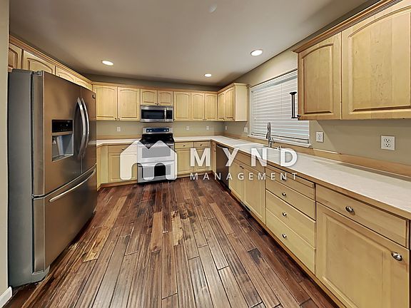 4th image of 3402 65th Dr NE