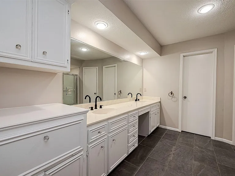 131 Cove Cir — Photo 23