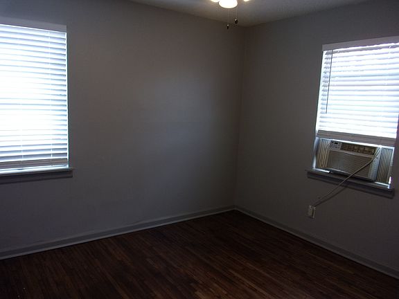 3rd image of 3557 Suzanne Dr