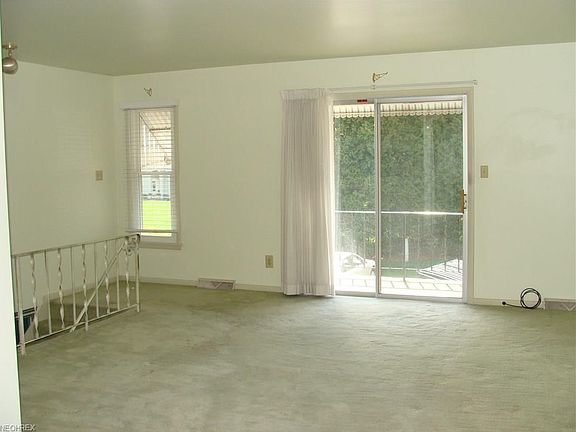 4th image of 1339 Pembrooke Dr APT D
