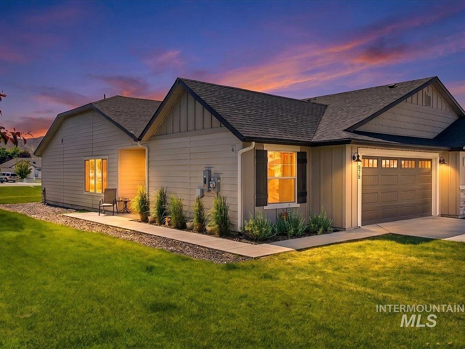 1st image of 878 S Beaver Creek Way