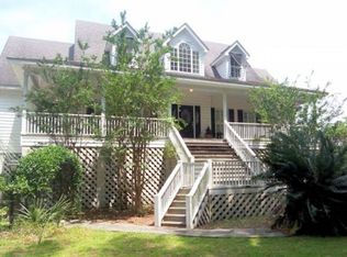 8194 Wahoo Ct, Edisto Island, SC 29438