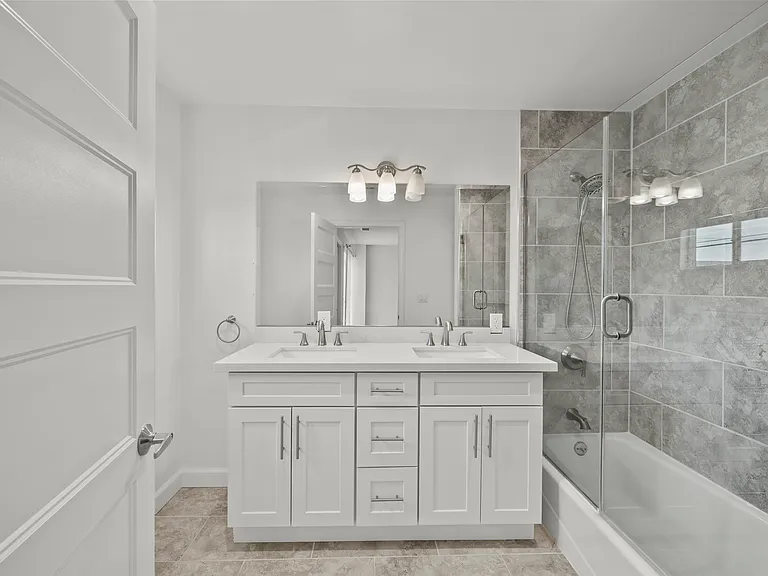 9104 Burnet Ave — Photo 22