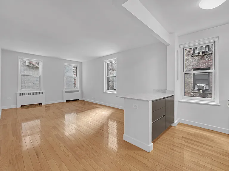 364 W 18th St #1F — Photo 4