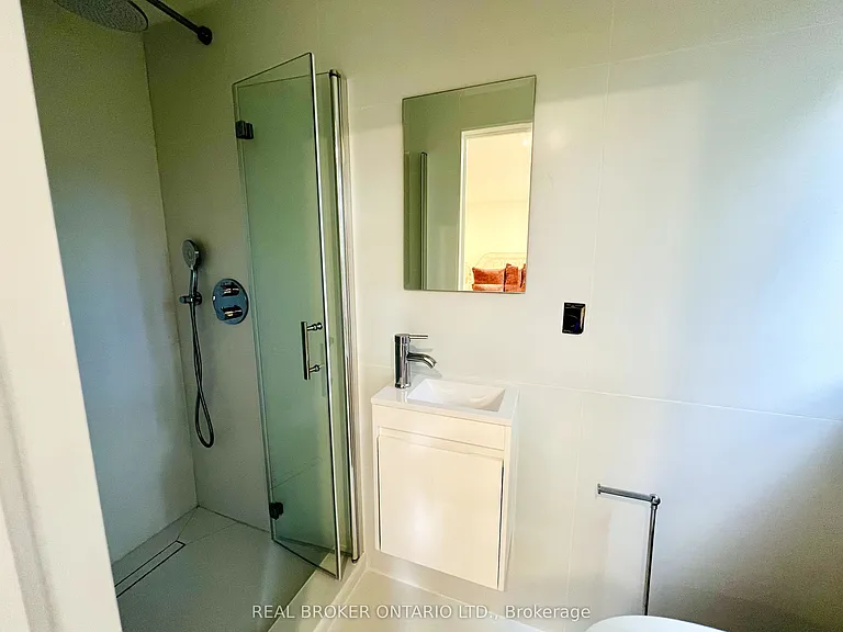 51 Castlemere Cres — Photo 19