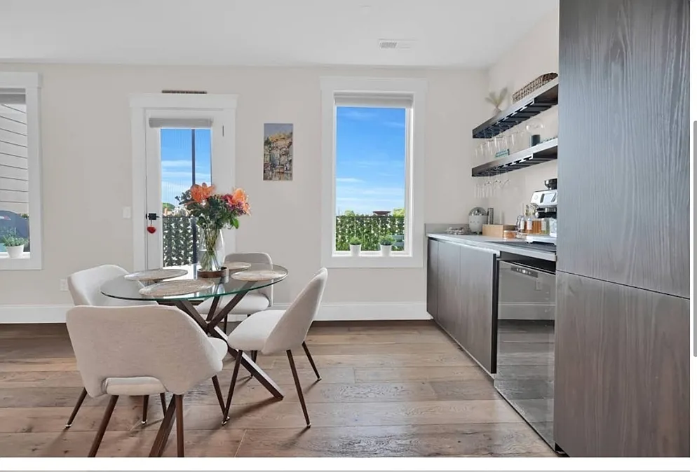 2 bed, 2.0 bath, 1213 sqft, $4,200 — Photo 4
