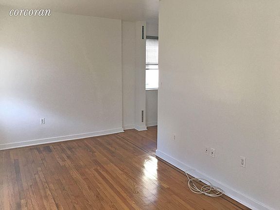 5th image of 164 Thompson St APT 8