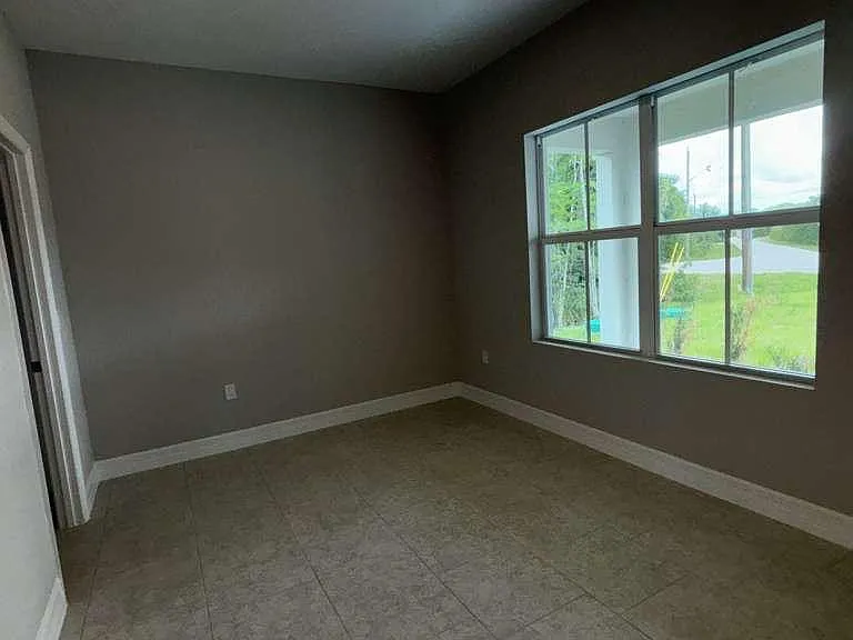 460 Westchester Dr — Photo 12