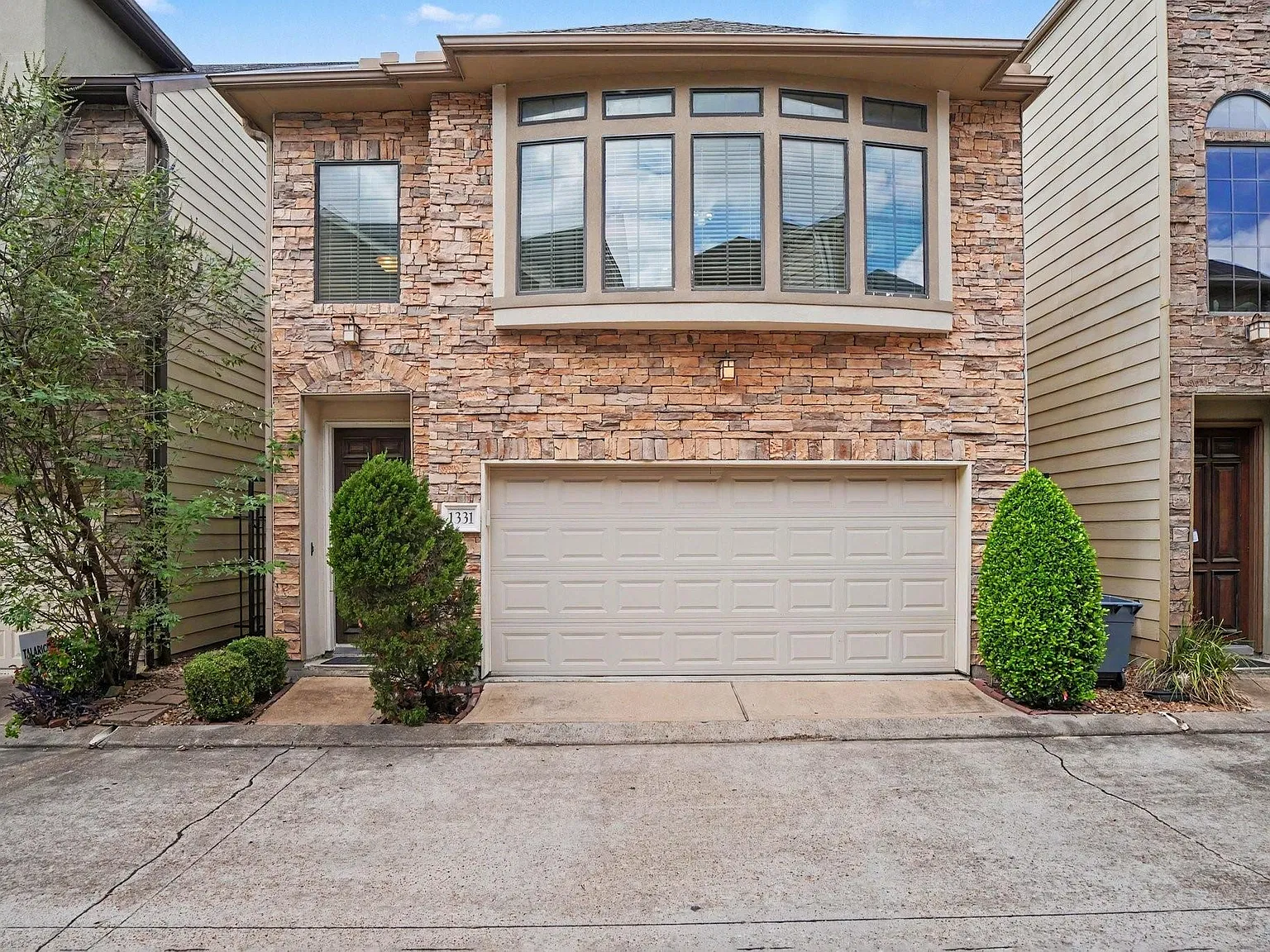 2 bed, 2.5 bath, 1582 sqft, $2,900 — Photo 2