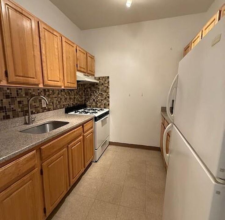 1st image of 623 Baltic St #3