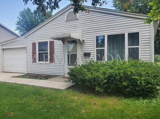 965 Fairview Dr, Marion, IA 52302