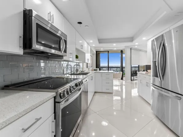 1900 Consulate Pl APT 2104, West Palm Beach, FL 33401