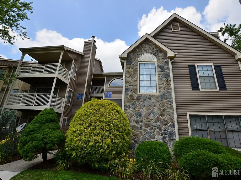 14 Lear Ct — Photo 2