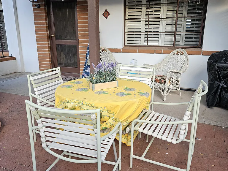 387 S Paseo Quinta #C — Photo 2