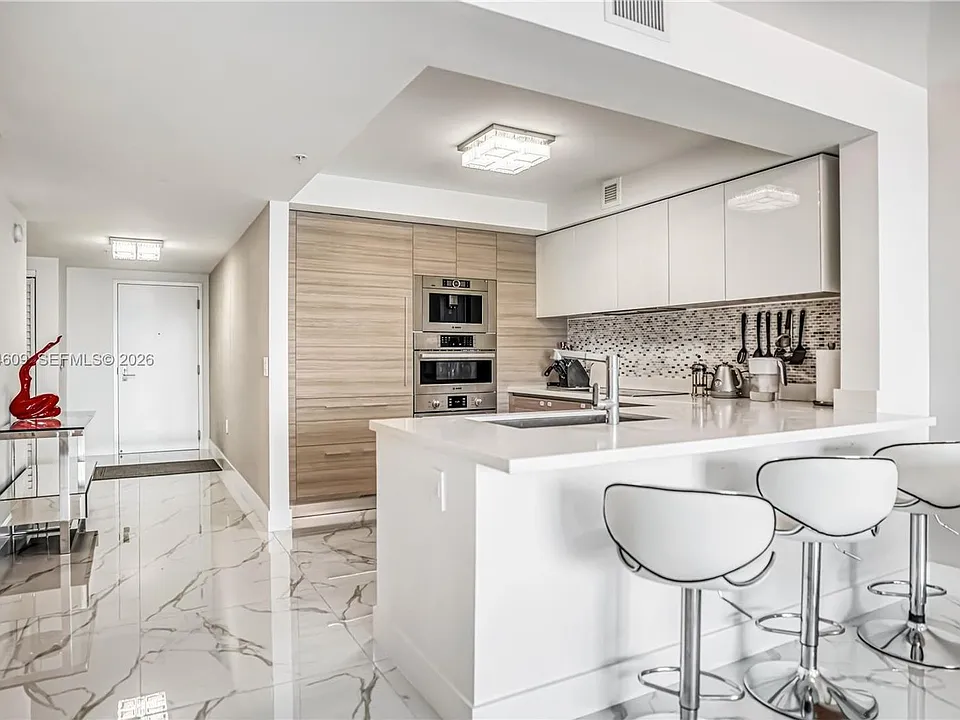 330 Sunny Isles Blvd #5-906