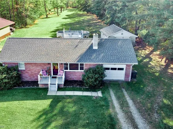 18 Fieldcrest Ln, Colliers, WV 26035