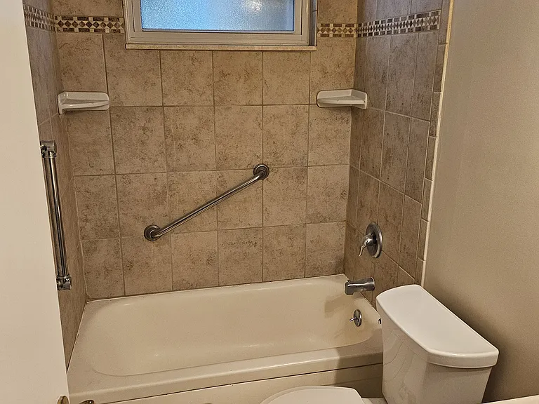 2102 Oxford Ave #B1 — Photo 6