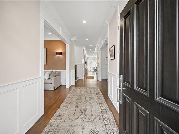 4th image of 1121 Forest Ave