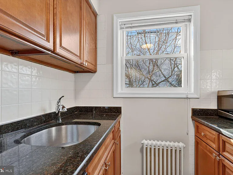 1410 N Quinn St #7 — Photo 8