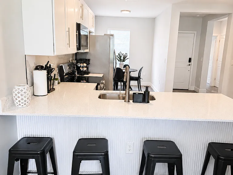 2235 Fraser St — Photo 6