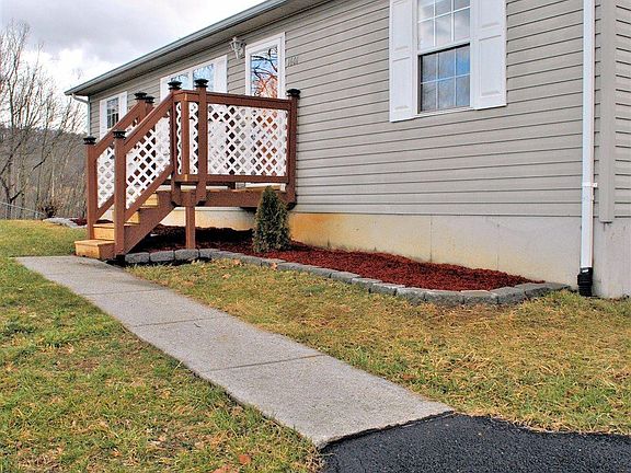 3rd image of 1601 Woods Vista Dr