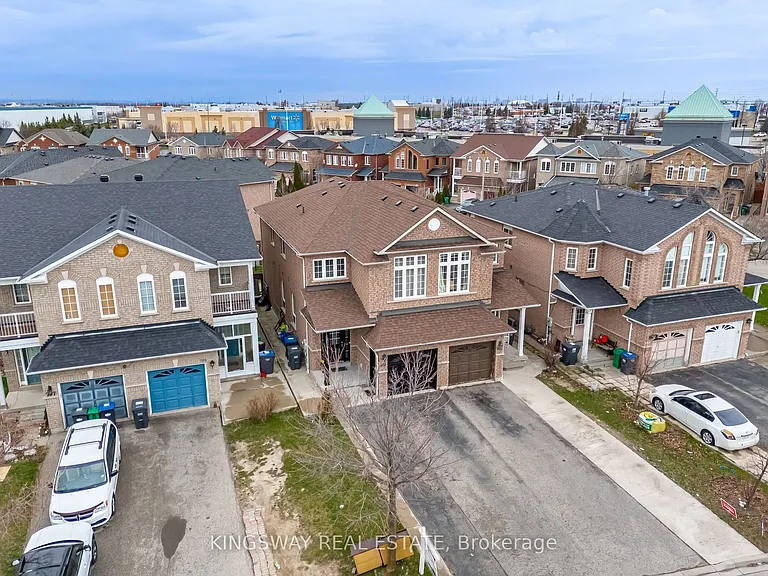 803 Khan Cres — Photo 2
