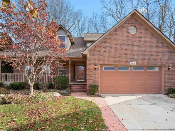 54638 Beacon Cove Cir, New Baltimore, MI 48047