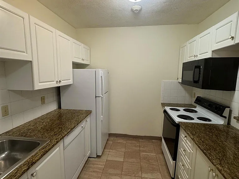 377 Highland Ave #2 — Photo 5