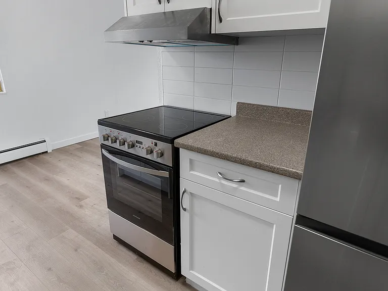 1144 Rockland Ave — Photo 20