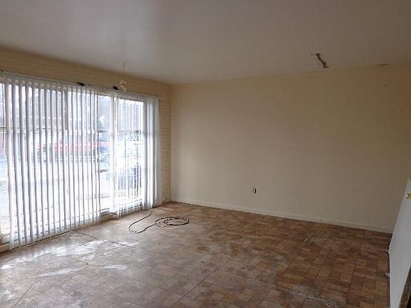 2nd image of 1012 Madeira Dr SE