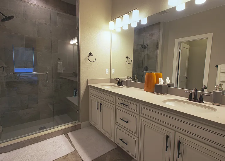 Master Bedroom bathroom