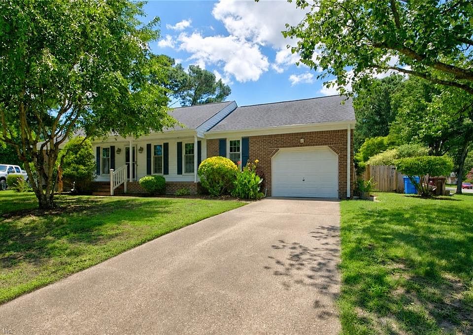 1st image of 403 Caravelle Ct N