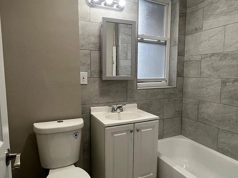 39 N Winans St #7 — Photo 3
