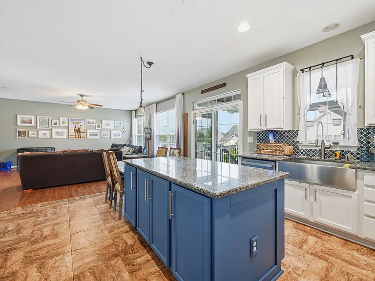 753 Bonnie Ridge Dr NE — Photo 3