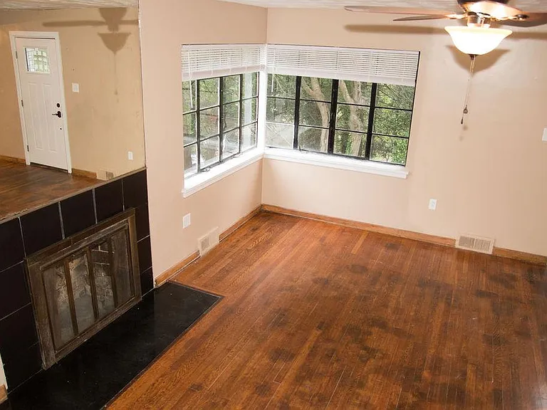 1223 Greenbrier Rd #1/2 — Photo 1