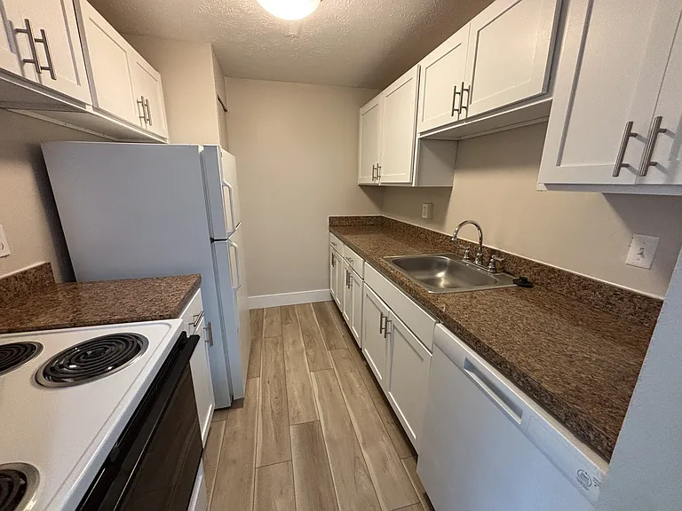 Hummingbird Pointe & The Gardens — Photo 30