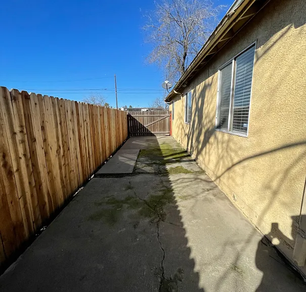 1870 W Washington St — Photo 2