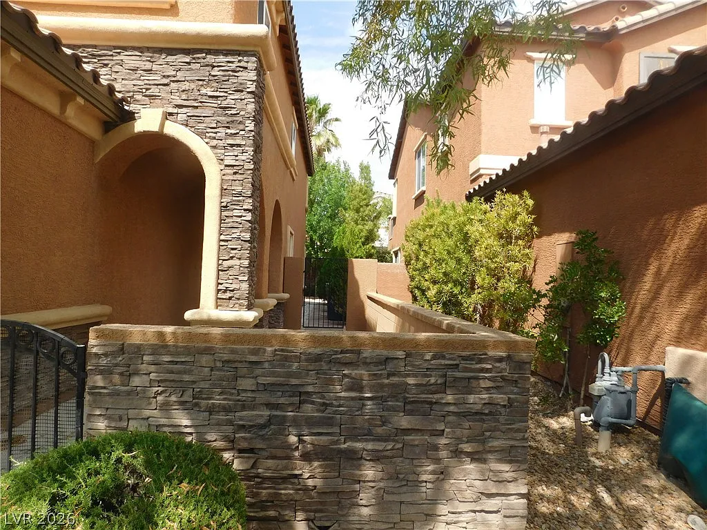 Building Photo - 913 Ambrosia Dr